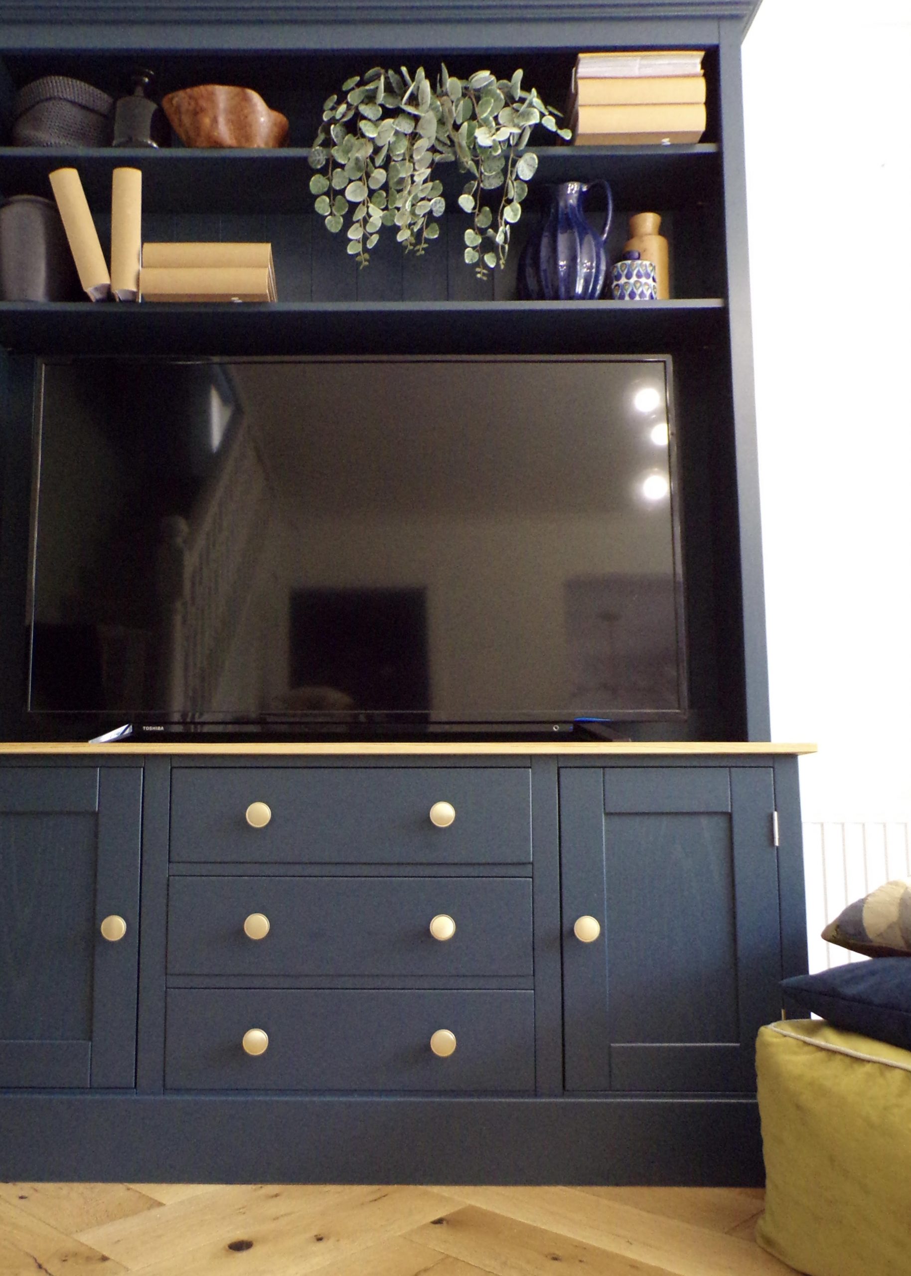 5ft Solid Oak and Pine TV Media Unit/Welsh Dresser