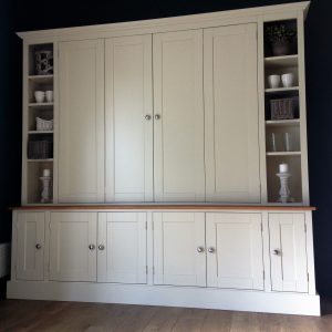 7ft Oak Tv Dresser With Bifolding Doors