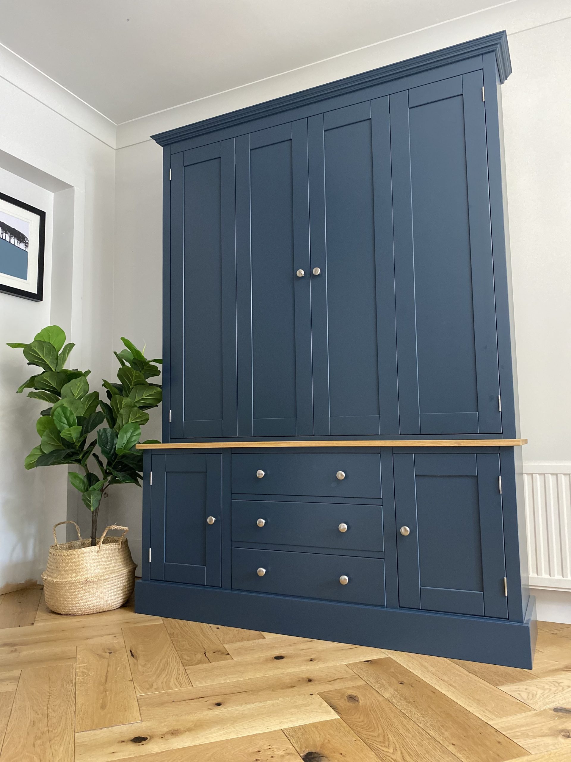 Timelessly Beautiful TV Dresser with a Solid Oak Worktop