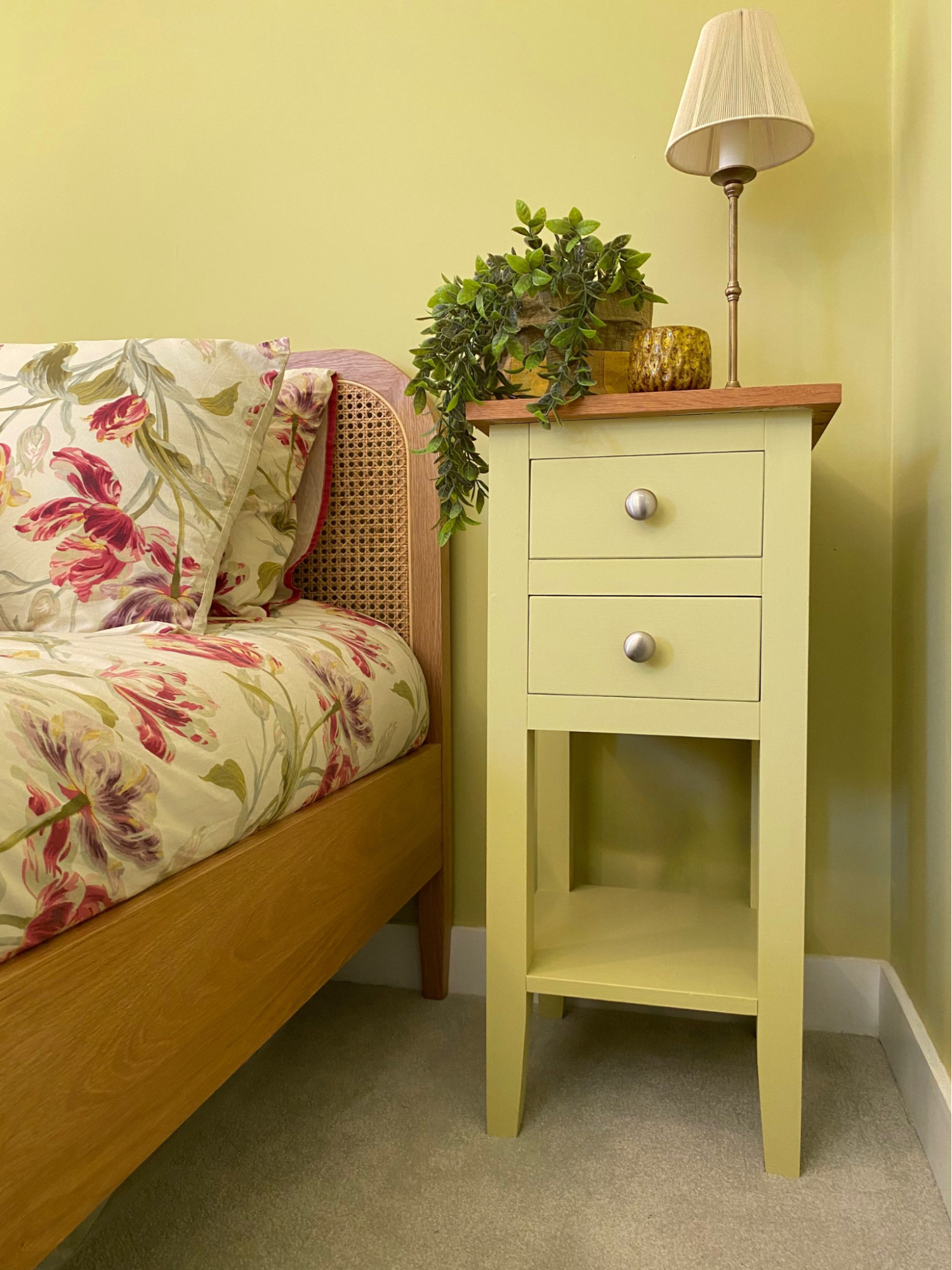 Handmade Bedside Cabinets: The Perfect Touch of Luxury for Your Bedroom